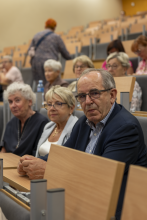 Słuchacze podczas zakończenia roku